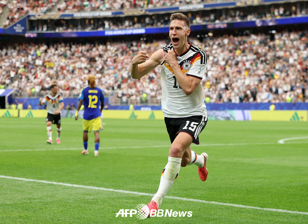 ドイツサッカー代表チームのセンターバック、ニコ·シュロッターベックが、キュラソーとの2026 FIFA北中米W杯1次リーグE組第1戦でゴールを決めた後、セレモニーをしている。 /AFPBBNews=ニュース1