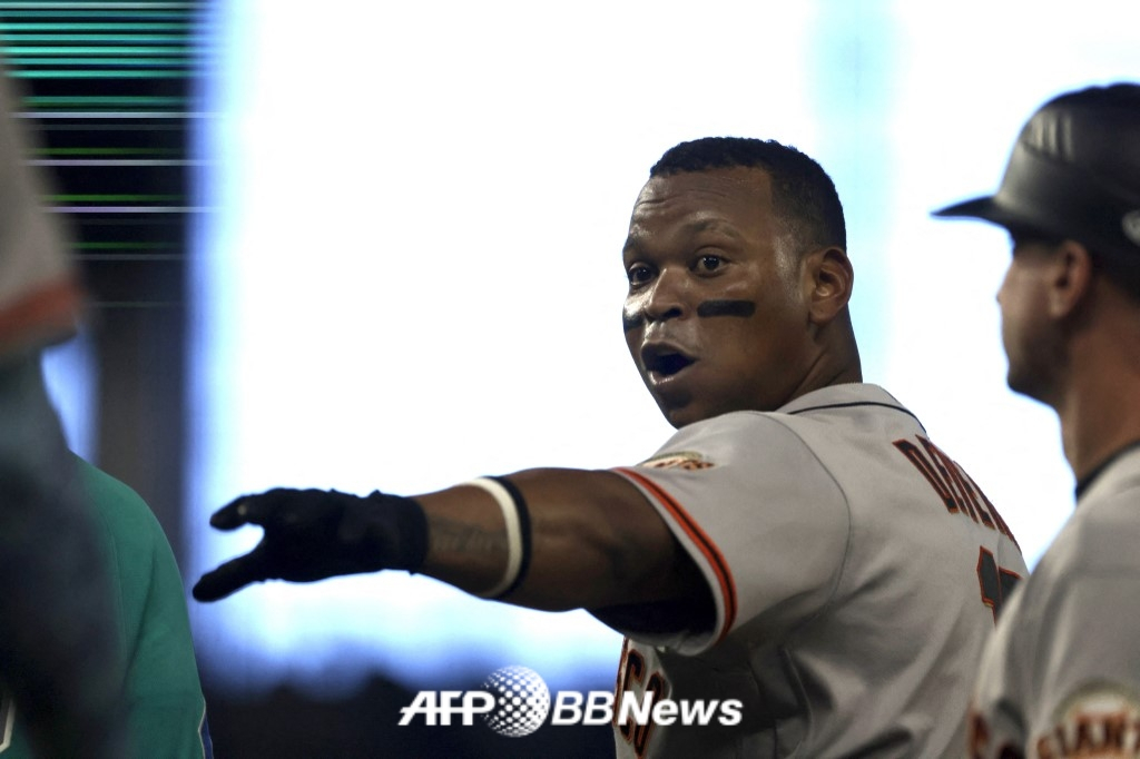 On the 22nd (Korea time), Rafael Devers refusing to be substituted during the 9th inning of the Miami game. /AFPBBNews=NEWS1