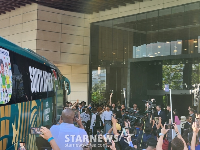The South African national team arrives at its accommodation in Monterrey, Mexico. /Photo=Reporter Park Geon-do