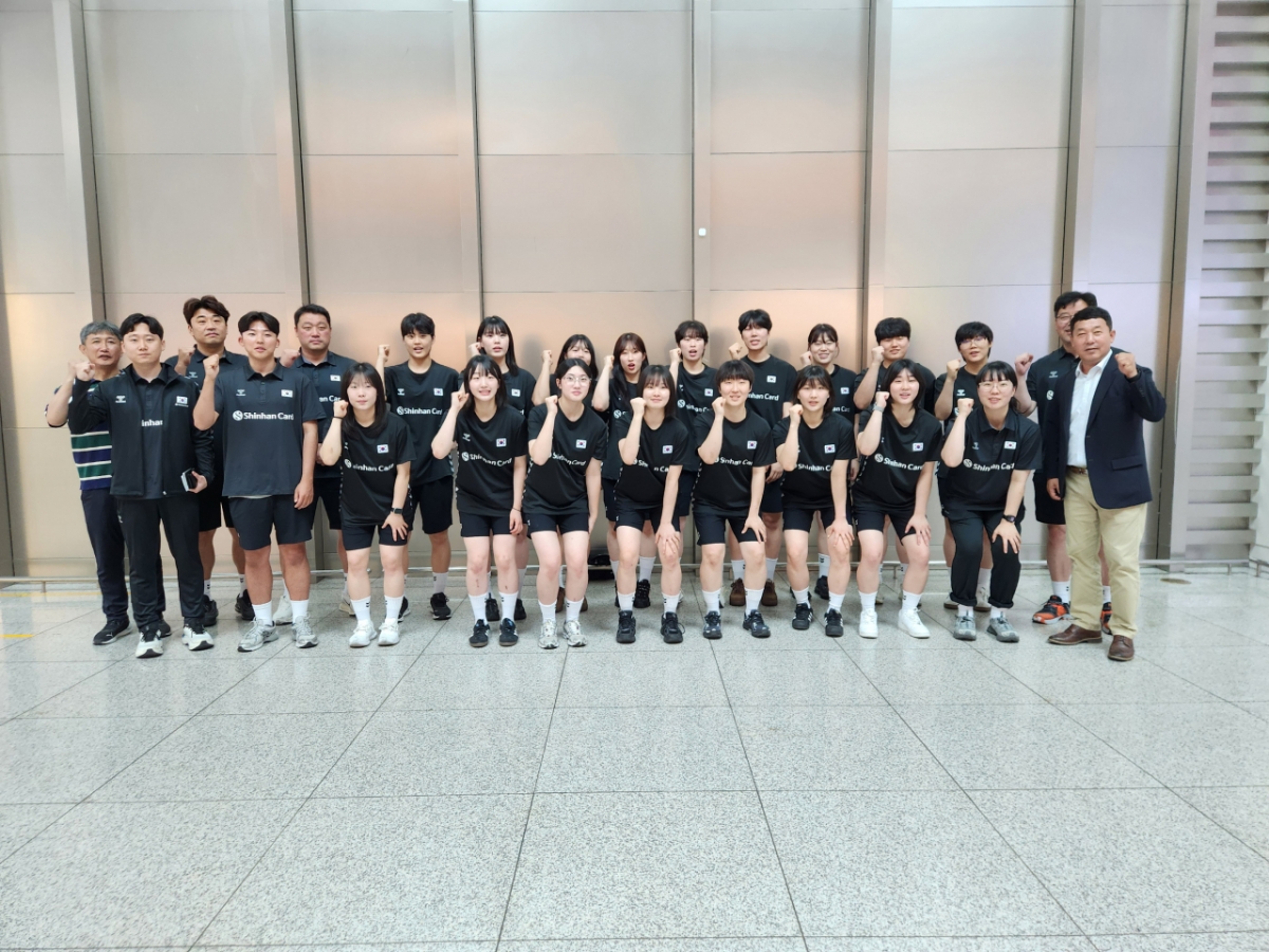 Korean women's junior handball team departing for the tournament. /Photo=Korea Handball Federation