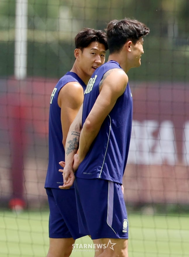 The South Korean national football team participating in the 2026 North America and Central America World Cup conducted recovery training on the 19th at Chivas Verde Valley in Guadalajara, Mexico. Son Heung-min and Kim Min-jae are seen moving for recovery training. /Photo=Chief correspondent Kim Jin-kyung.