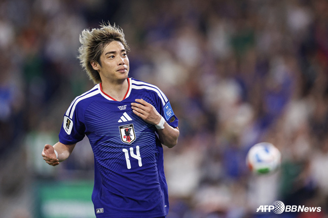 Japan national team striker Junya Ito scores and celebrates. /AFPBBNews=NEWS1