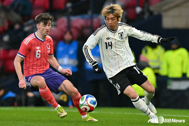 Junya Ito (right). /AFPBBNews=NEWS1