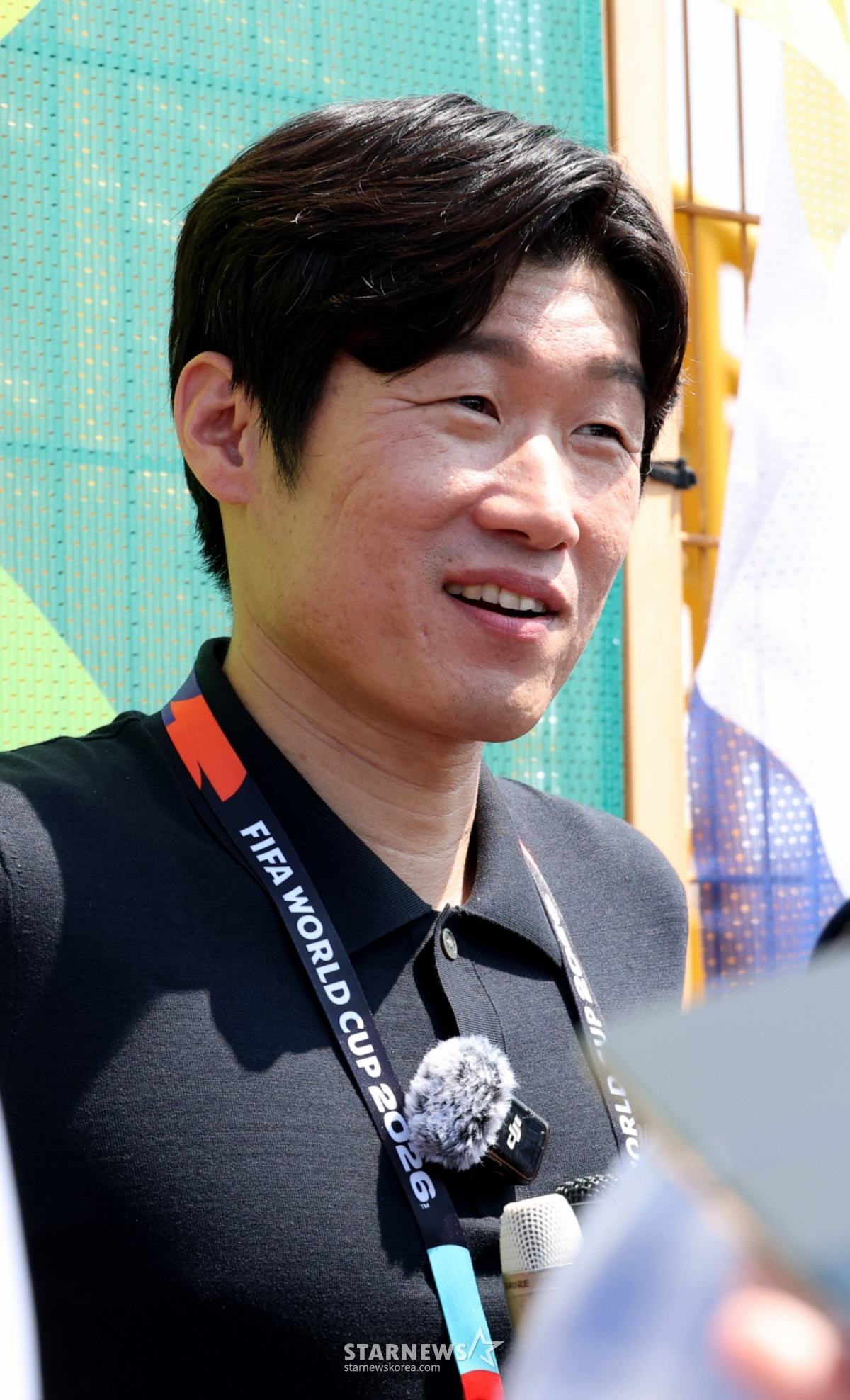The South Korean national football team, competing in the 2026 North, Central America and Caribbean World Cup, held training at the University Stadium in Monterrey, Mexico, on the 23rd, one day before their match against South Africa. Commentator Park Ji-sung is giving an interview to reporters. /Photo=Chief correspondent Kim Jin-kyung