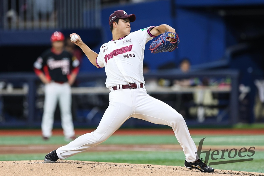 Park Jun-hyun is pitching against KIA on the 23rd. /Photo=Kiwoom Heroes