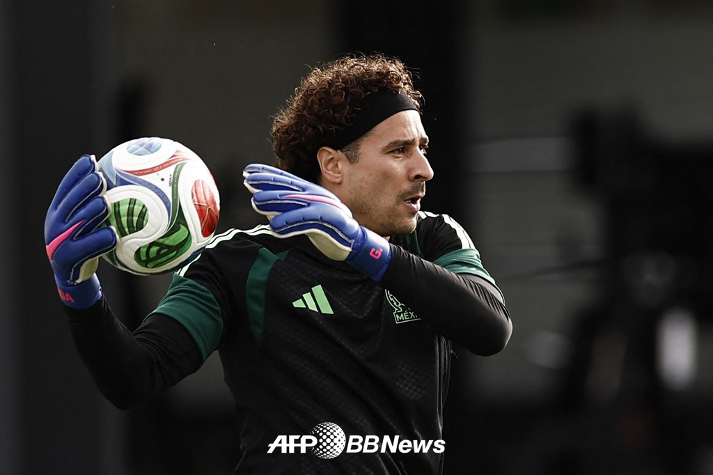 Guillermo Ochoa, 1985-born goalkeeper of the Mexican national football team. /AFPBBNews=NEWS1