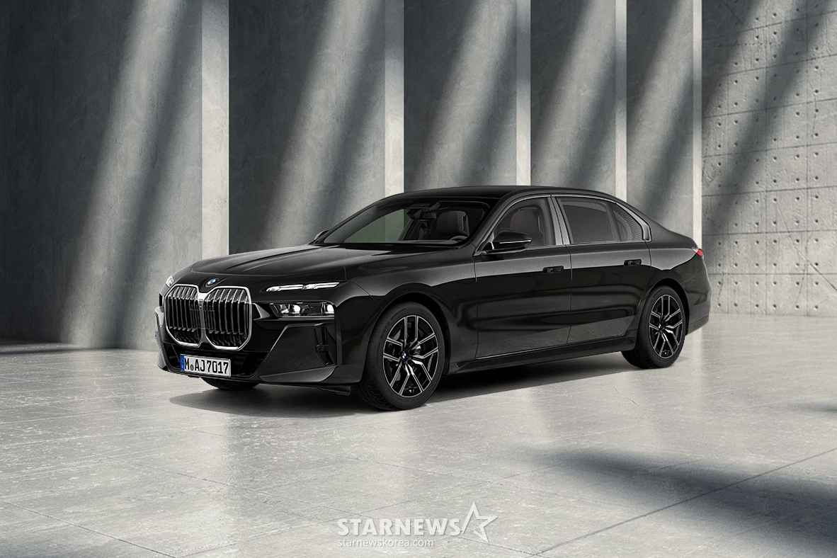BMW Korea, 7 Series 'Black Trim'