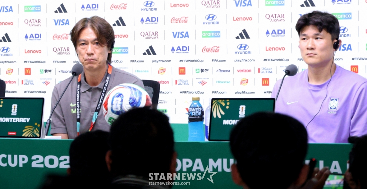 On the 23rd, one day before the match against South Africa, the South Korean national football team competing in the 2026 North, Central America and Caribbean World Cup held an official press conference at Estadio BBVA in Monterrey, Mexico. Coach Hong Myung-bo and Kim Min-jae are answering reporters' questions. /Photo=Chief correspondent Kim Jin-kyung