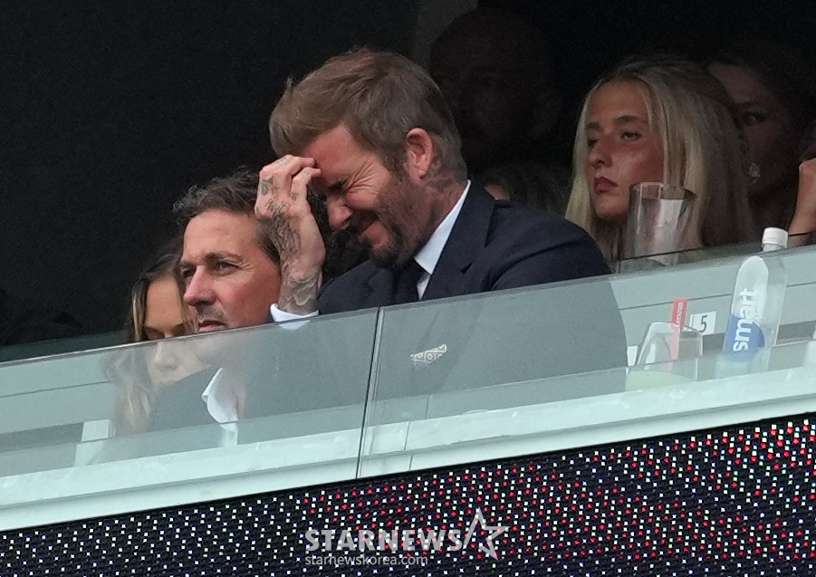 David Beckham (center) grimaces during the 2026 FIFA North, Central America and Caribbean World Cup Group Stage L match between England and Ghana at Boston Stadium in Massachusetts, USA, on the 24th (Korea time). /Photo=Reuters=NEWS1