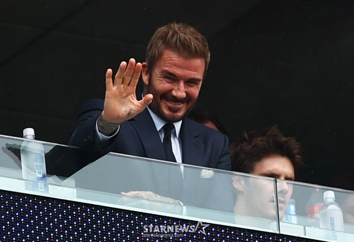 David Beckham greets fans. /Photo=Reuters=NEWS1