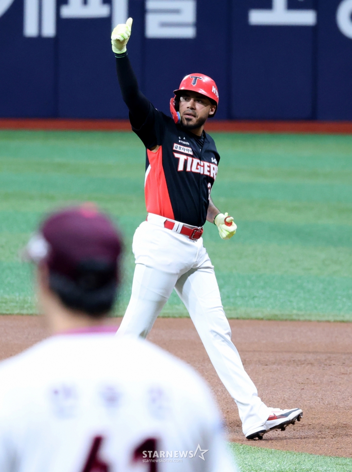 El bateador número 5 de Kia, Castro, logra una entrada con un hit de 1 carrera impulsada en la parte baja de la primera entrada, con un out y corredores en segunda base, durante el partido de la 2026 Liga KBO entre Kiwoom Heroes y KIA Tigers, disputado el día 24 en el Gocheok Sky Dome. An Woo-jin permitió 3 carreras en la parte baja de la primera entrada. 2026.06.24. /Foto=Kang Young-jo cameratalks@
