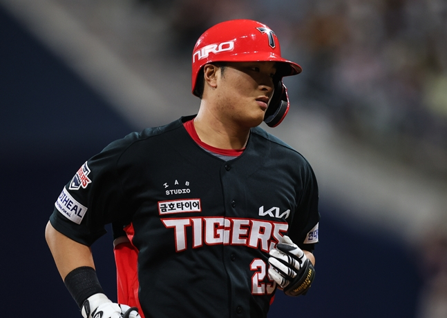 Var Woo-hyeok. /foto=Federación Coreana de Béisbol Profesional (KIA Tigers)