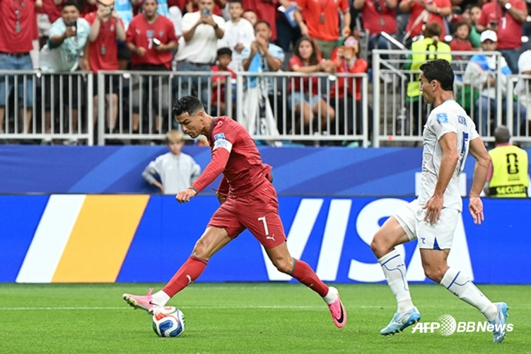 Cristiano Ronaldo (izquierda). /AFPBBNews=NEWS1