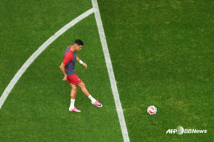 Cristiano Ronaldo durante los ejercicios de tiro antes del partido. /AFPBBNews=NEWS1