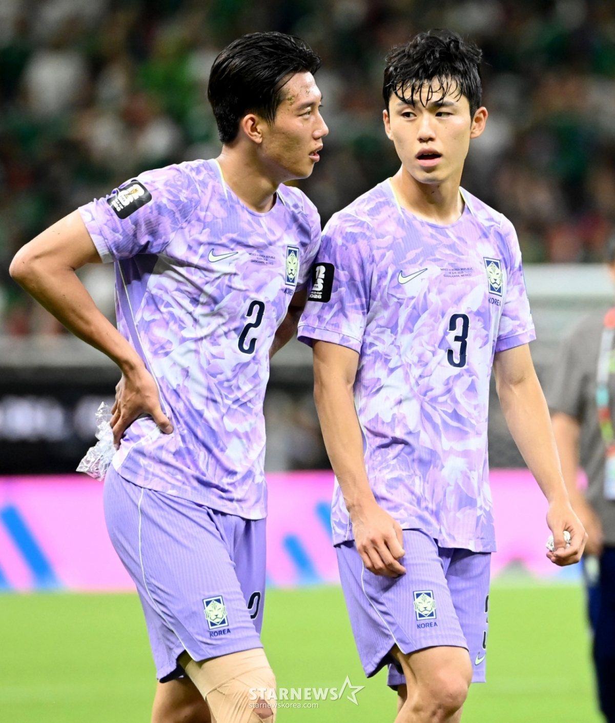 El partido de clasificación para la Copa Mundial de la Concacaf 2026, Grupo A, entre Corea del Sur y México, se disputó el día 19 (hora de Corea) en el Estadio Akron de Guadalajara, México. Lee Han-beom y Lee Gi-hyeok muestran su pesar tras perder ante México con un marcador de 0-1. 2026.06.19. /Foto=corresponsal jefe Kim Jin-kyung