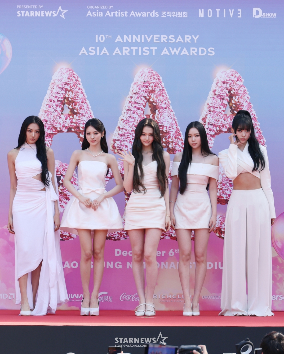 Девушка группа Мияо позирует на красной ковровой дорожке «10th Anniversary Asian Artist Awards 2025» (10th Anniversary Asian Artist Awards 2025, «10th Anniversary Asian Artist Awards 2025», организованной Star News на Национальном стадионе Гаохун в Тайване 6-го числа.   «10th Anniversary Asian Artist Awards 2025» и «10th Anniversary Asian Artist Awards 2025» будут транслироваться в прямом эфире на MTN (Money Today) и Weavers (Weverse), соответственно.  /2025.12.06 /Фото = Ли Дон Хун Фотогуи@