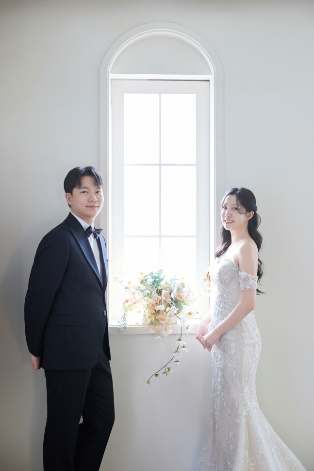 Pareja Kim Dong-jin y Choi Ye-eun. /foto=proporcionado por KT Wiz