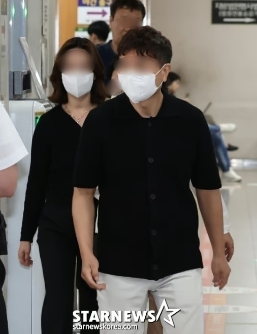 El hermano mayor de Park Soo-hong, de apellido Park, y su cuñada, de apellido Lee, acusados de desviar 2.000 millones de wones en honorarios de actuación de Park Soo-hong /foto=(Seúl=NEWS1) Reportero Kim Sung-jin