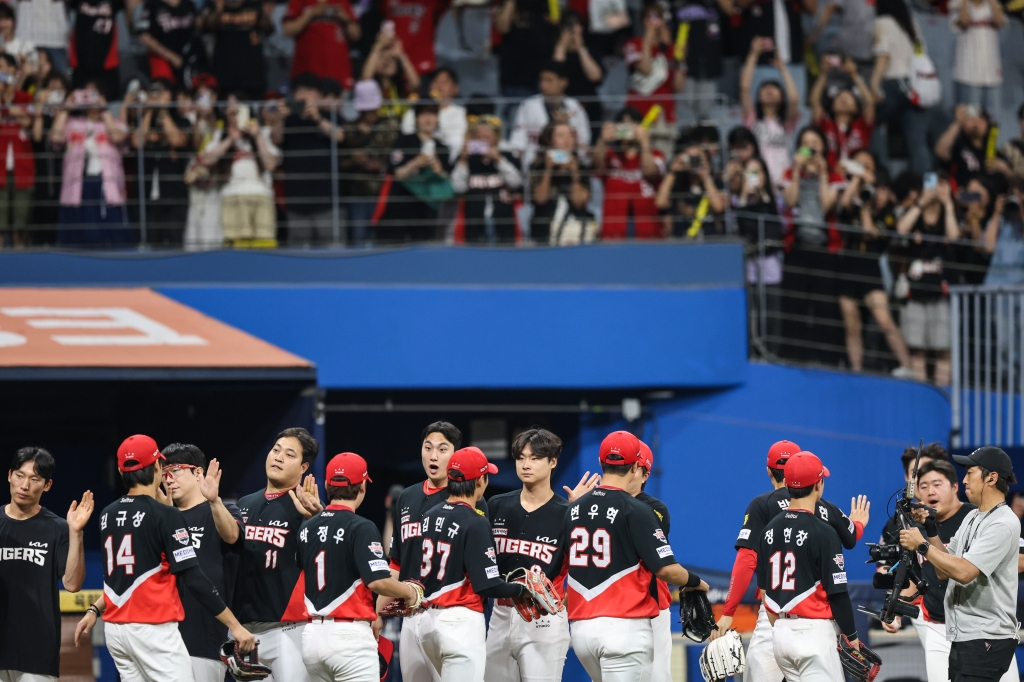 Команда KIA Tigers радуется победе над Гочеком Кивумом Героями 25-го числа. /Фото = Предоставлено KIA Tigers