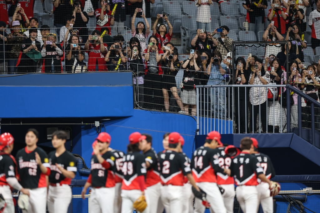 Команда KIA Tigers радуется победе над Гочеком Кивумом Героями 25-го числа. /Фото = Предоставлено KIA Tigers
