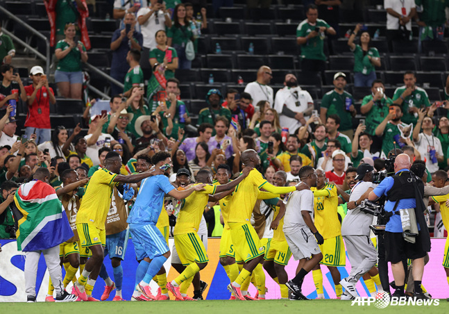 Sudáfrica celebra tras vencer a Corea. /AFPBBNews=NEWS1