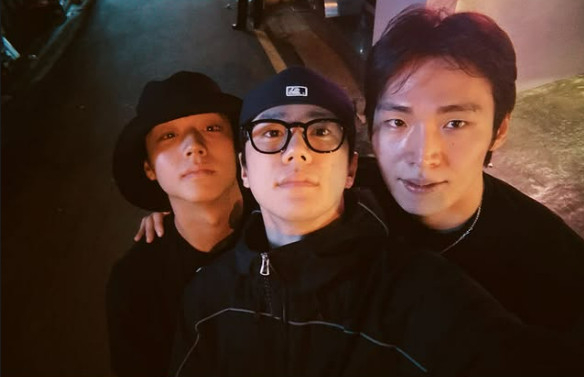 Từ chân trái qua Park Ji Hoon, Lee Joon Young, Lee Jong Moo / Ảnh = Instagram của Lee Joon Young