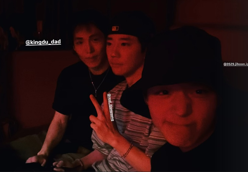 Từ bên trái là Lee Jong Moo, Lee Joon Young, Park Ji Hoon