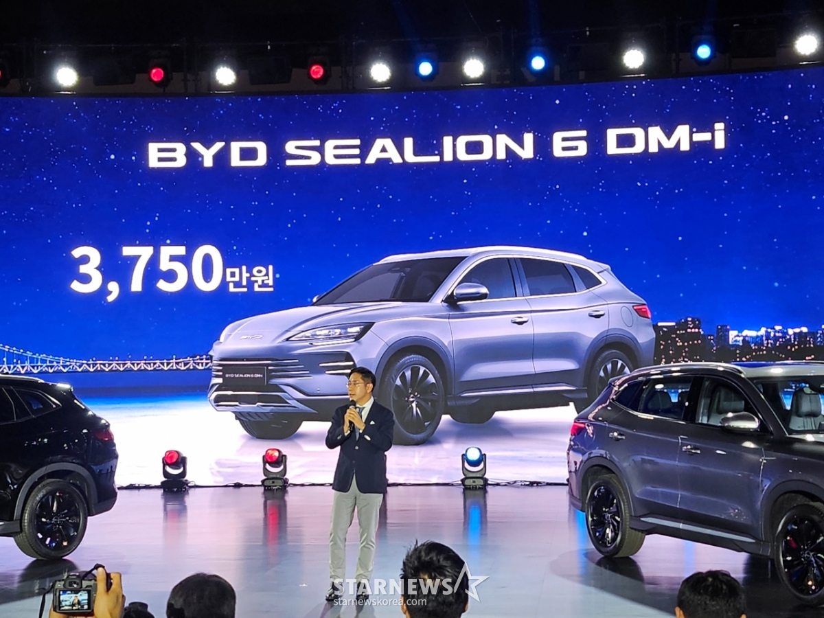 BYD Sealion 6 DM-i and Jo In-cheol, President of Passenger Vehicles at BYD Korea /Photo=Reporter Kim Kyung-soo