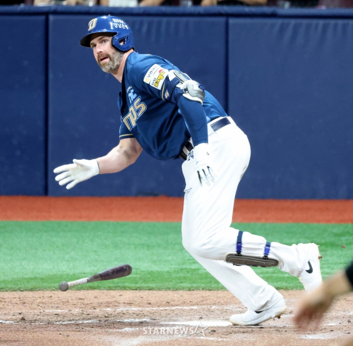 NC's fourth hitter, Matt Davidson, is shown reaching base with a one-run single with two outs and runners on first and second base in the bottom of the 3rd inning during the 2026 KBO League match between Kiwoom Heroes and NC Dinos held at Gocheok Sky Dome on the 11th. 2026.06.11. /Photo=Kang Young-jo cameratalks@