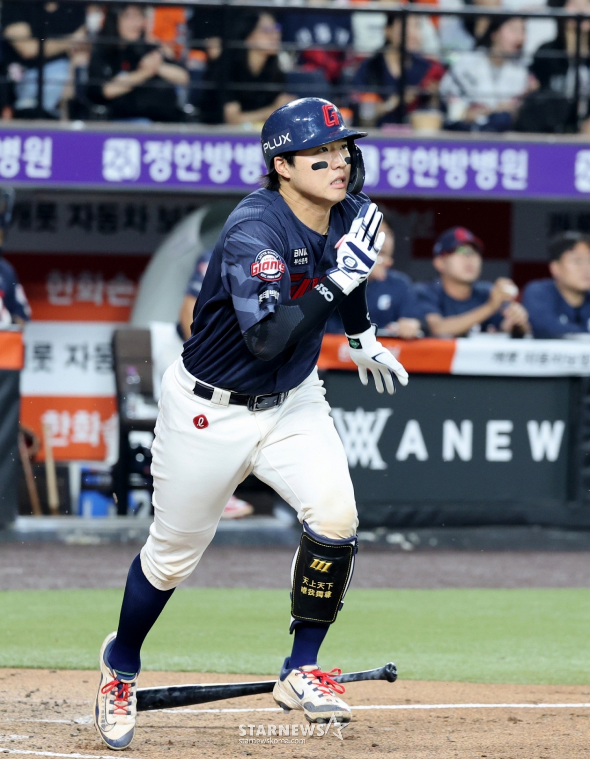 Son Seong-bin, bateador número 9 de Lotte, se retiró con un elevado en la parte baja del cuarto inning con dos outs y corredores en segunda y tercera base durante el partido de la Liga KBO 2026 entre Hanwha Eagles y Lotte Giants, celebrado el día 19 en el Daejeon Hanwha Life Eagles Park. 2026.05.19. /Foto=Kang Young-jo cameratalks@