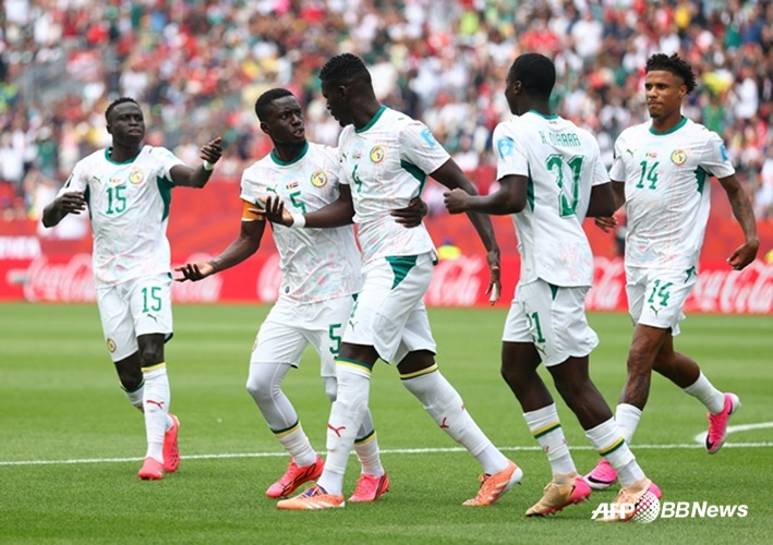 Jugadores de Senegal celebran el gol inicial. /AFPBBNews=NEWS1