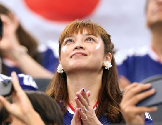 长友友藤的妻子泰拉·艾瑞。 =照片:泰拉•艾瑞在SNS上结束。