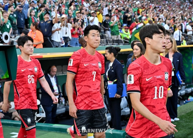 孫興民（ソン·フンミン、中央）。 /写真=キム·ジンギョン待機者。