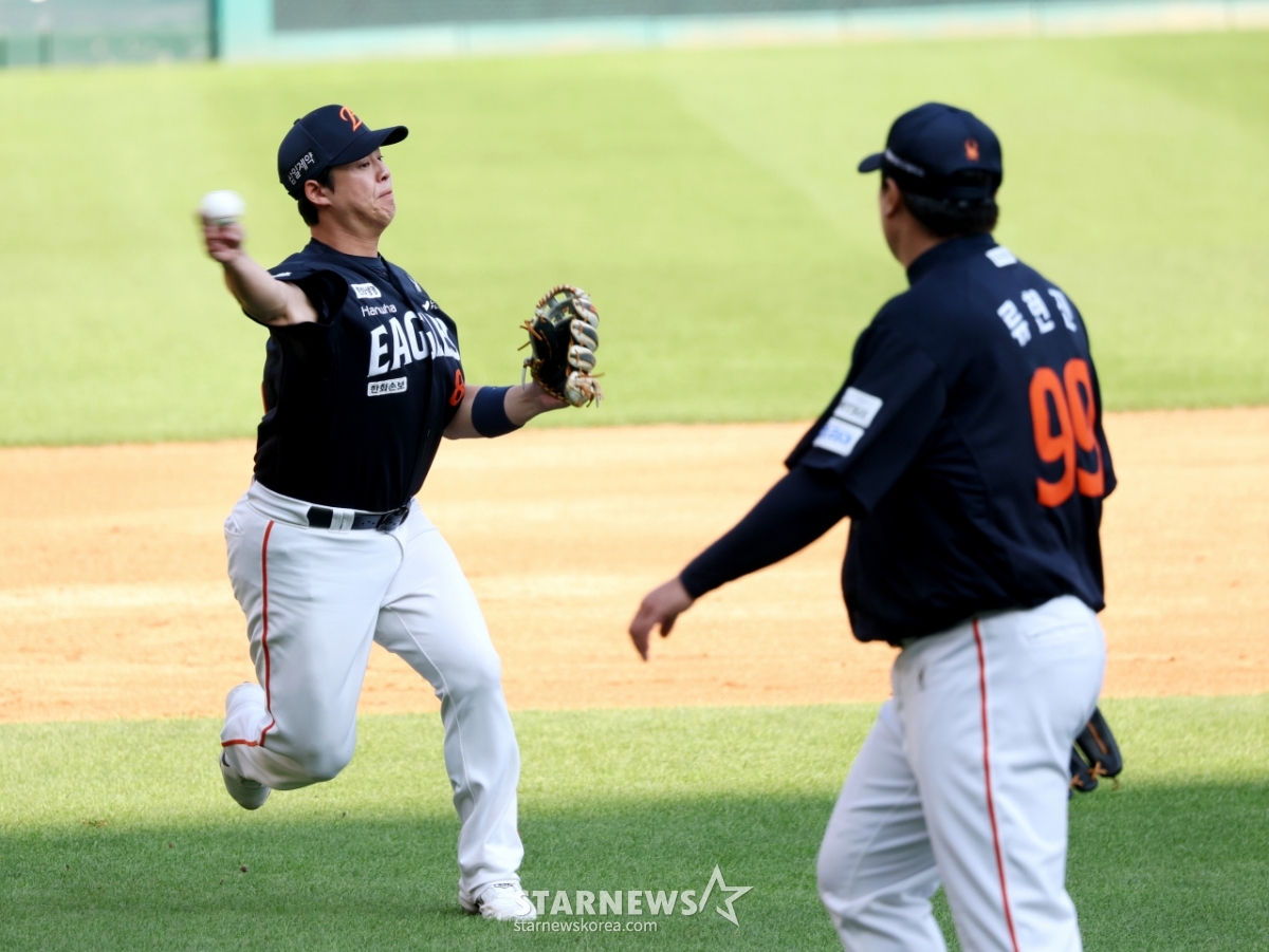 [포토]'1초 최정 3땅 처리' 류현진