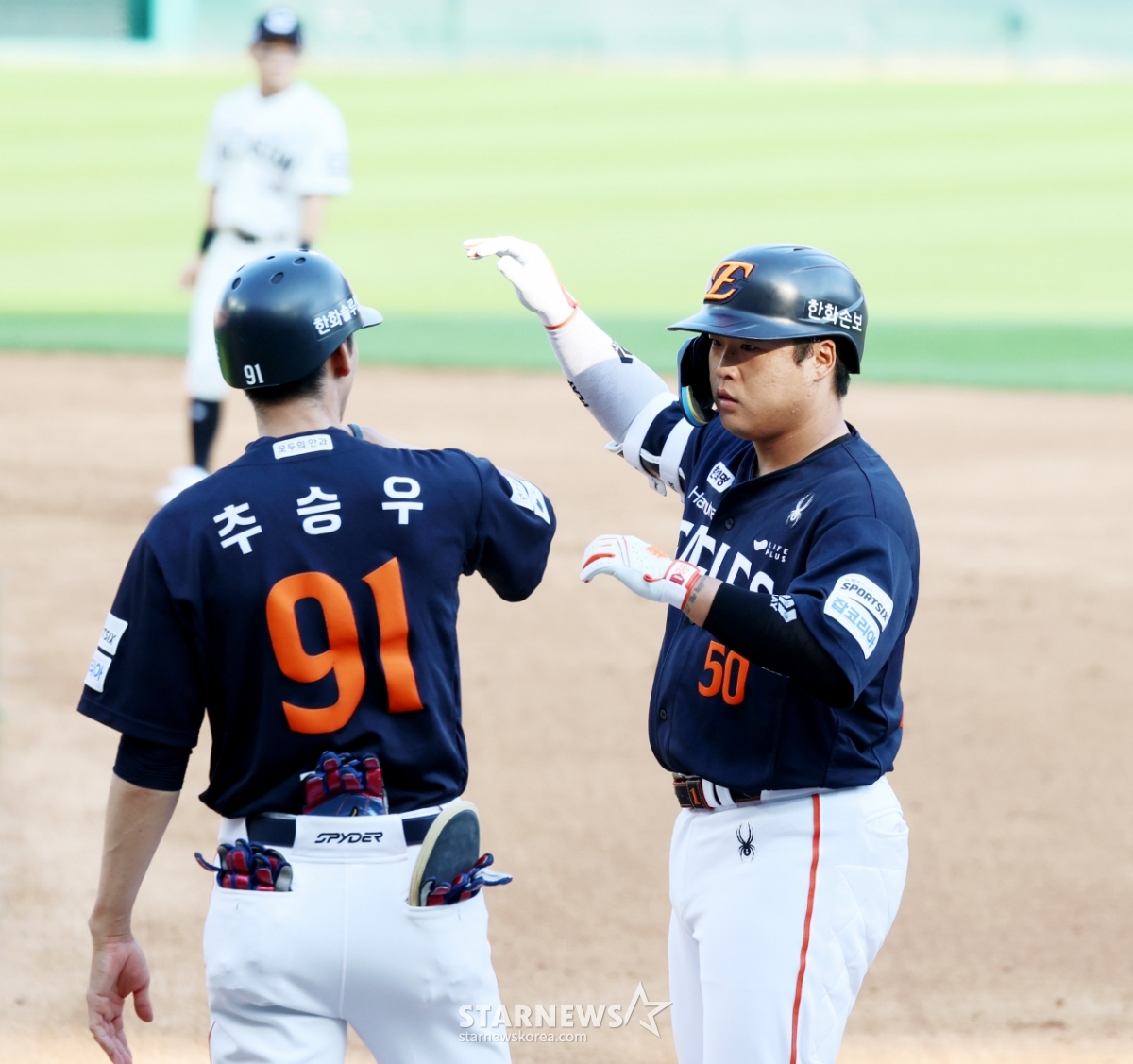[포토]'3회초 안타로 찬스 잇는' 강백호