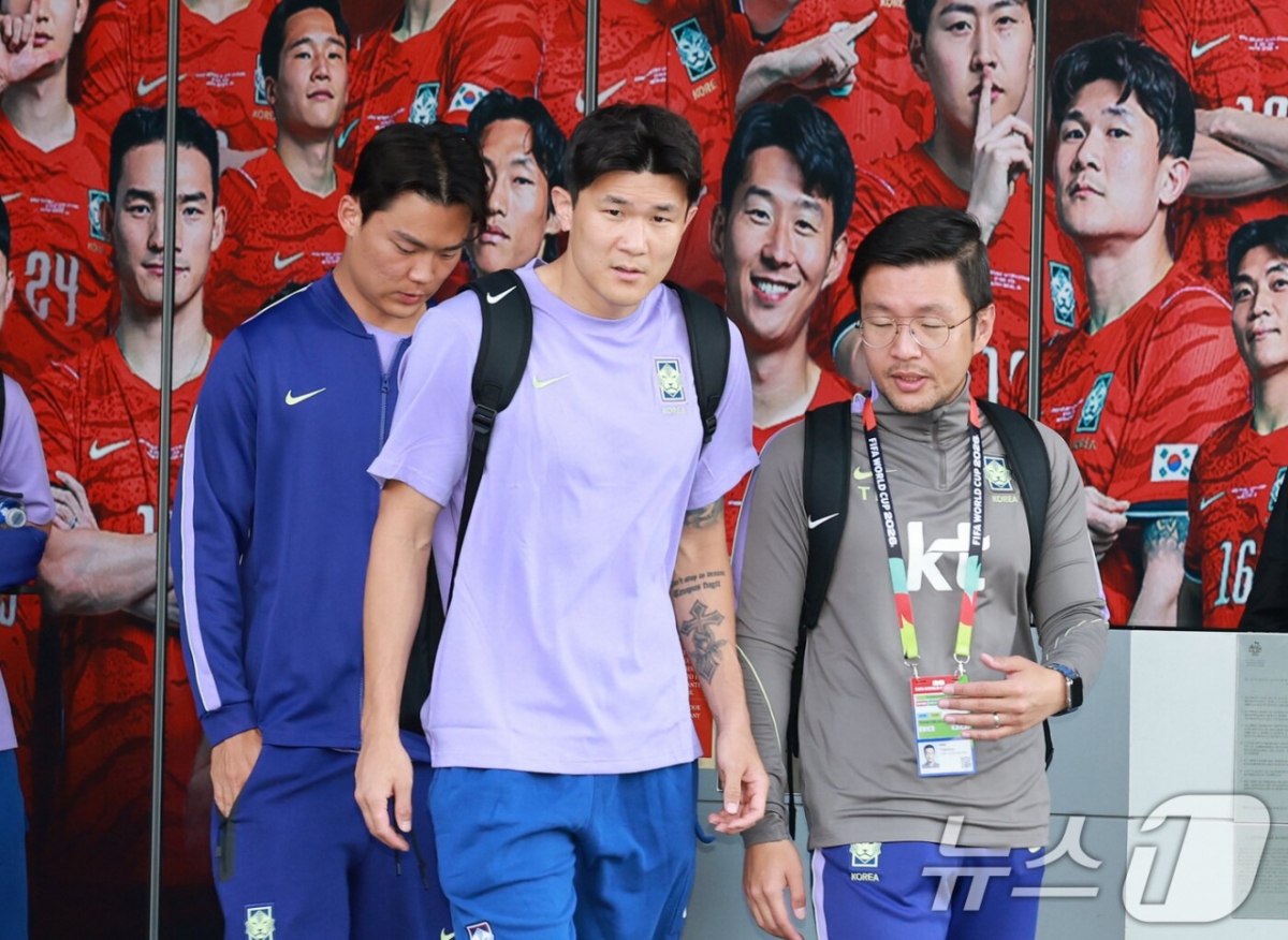 Kim Min-jae leaving The Westin Guadalajara in Zapopan, Guadalajara, Mexico. /Photo=NEWS1