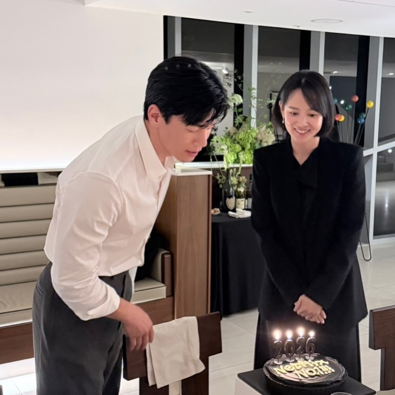 De izquierda a derecha, la pareja Kim Mu-yeol y Yoon Seung-ah /foto=Yoon Seung-ah Instagram