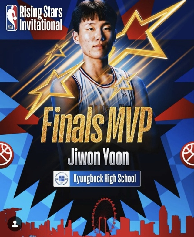 Yoon Ji-won, the ace of Gyeongbok High, who won the final MVP. /Photo=NBA Rising Stars Invitational SNS