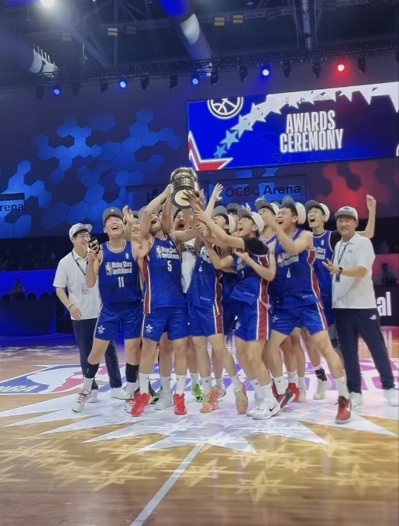 Gyeongbok High's championship celebration. /Photo=NBA Rising Stars Invitational SNS