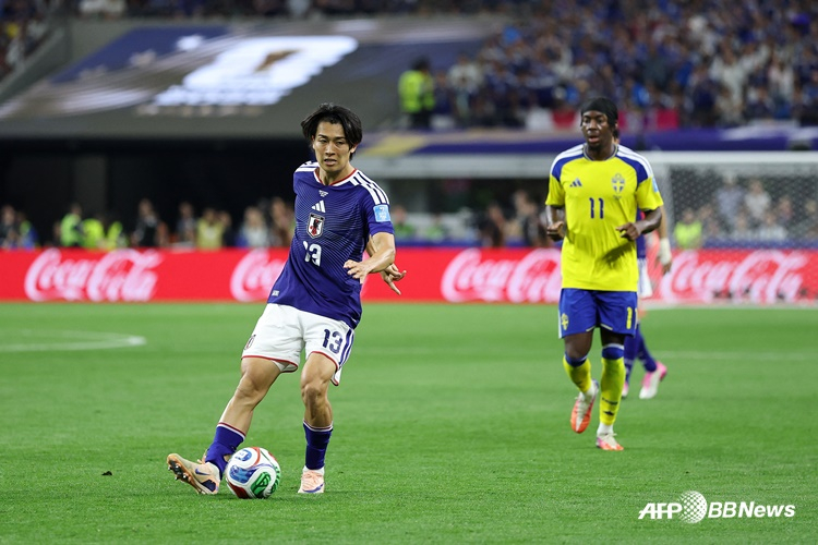 Japan national team forward Keito Nakamura (left). /AFPBBNews=NEWS1