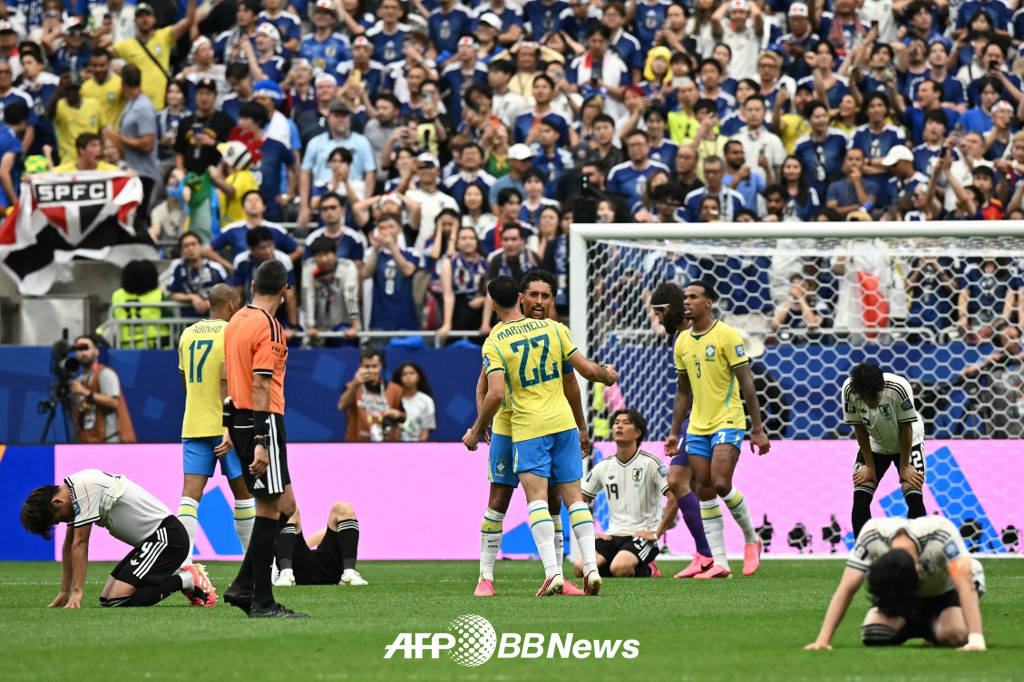 "Brazil and Japan national team players showing contrasting emotions in the 2026 FIFA North, Central America and Caribbean World Cup Round of 32 match held on the 30th at Houston Stadium in the United States. /Photo=NEWS1