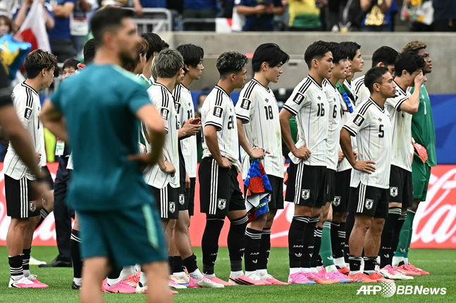 La delegación japonesa saludando a los aficionados. /AFPBBNews=NEWS1