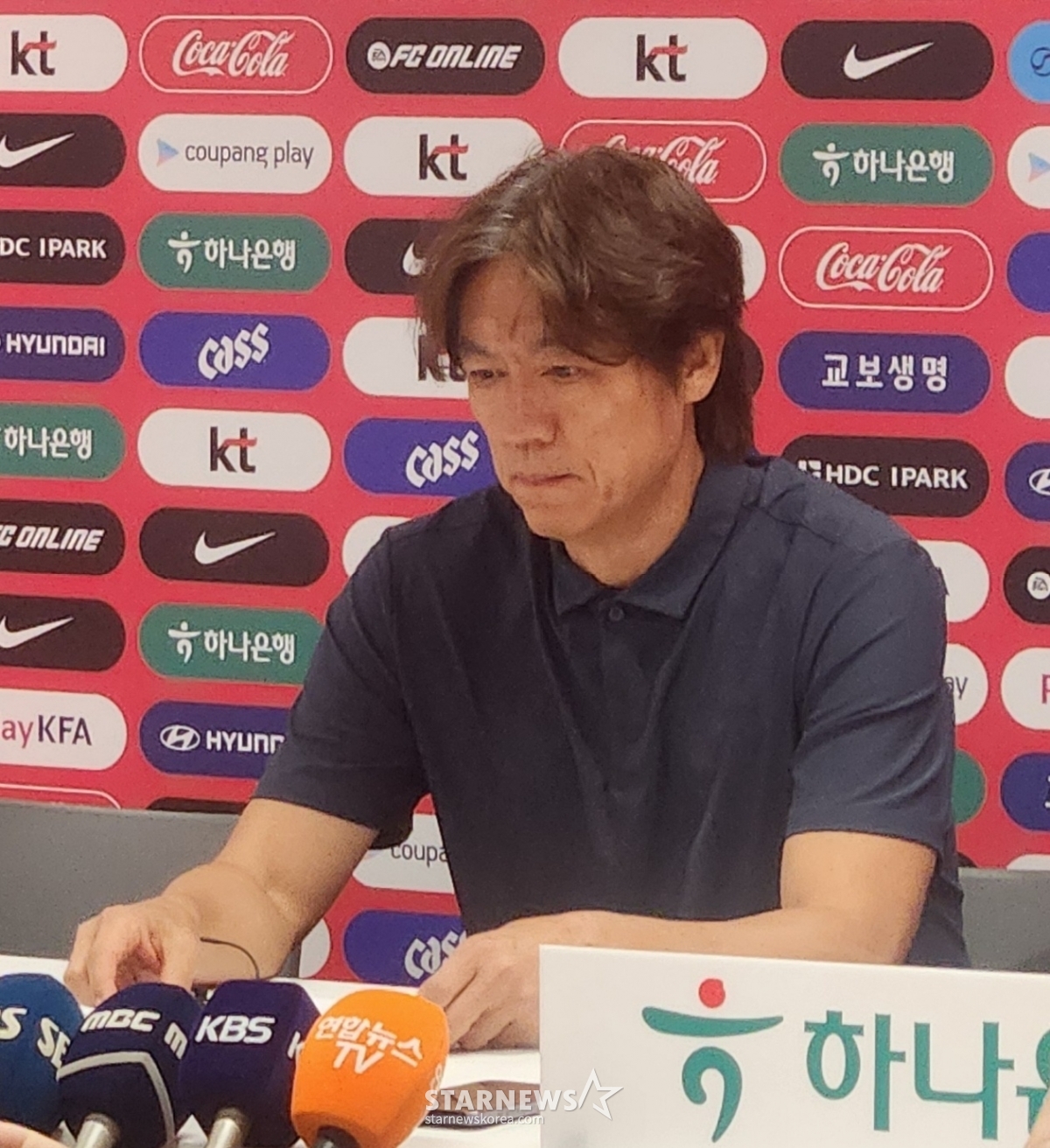 辞退の立場文発表当時、洪明甫（ホン·ミョンボ）元大韓民国サッカー国家代表チーム監督。 /写真=朴コンド記者