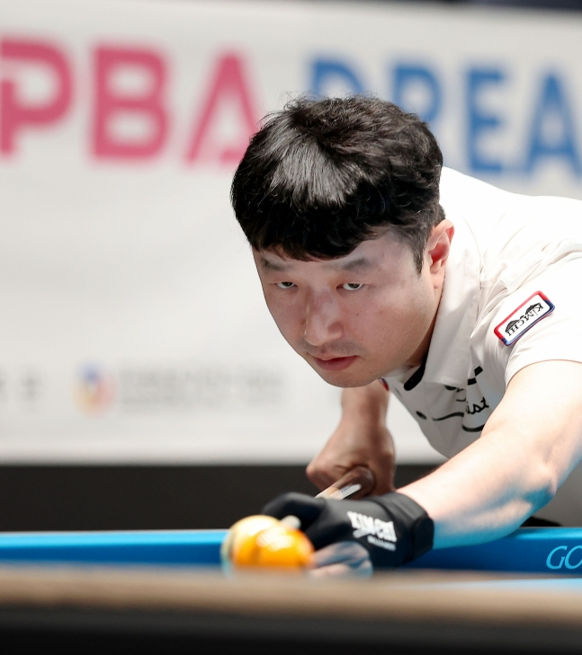 Jung Chan-kuk se prepara para realizar un golpe de stroke en la final de la '2da ronda del PBA Dream Tour 2026-2027', celebrada el 30 de junio en el 'Goyang KINTEX PBA Stadium'. /Foto=PBA