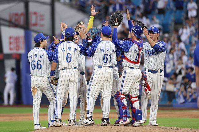 Samsung team. /Photo=Samsung Lions