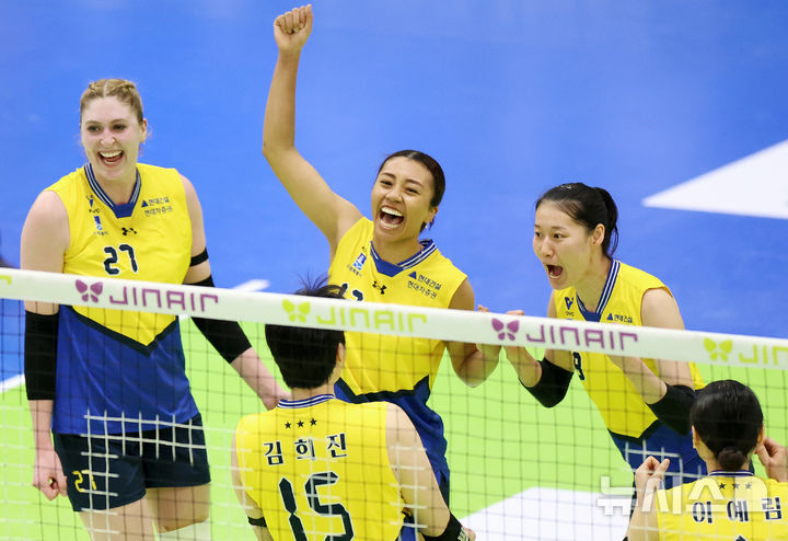 Justis (center), who played for Hyundai E&C last season. /Photo=NEWSIS