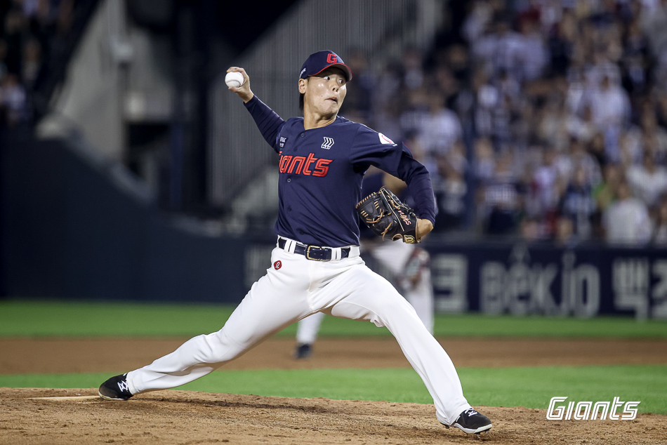 At the game between Lotte Giants and Doosan Bears held on the 1st at Jamsil Stadium. A shot of Lotte's Iimura Shota. /Photo=Lotte Giants
