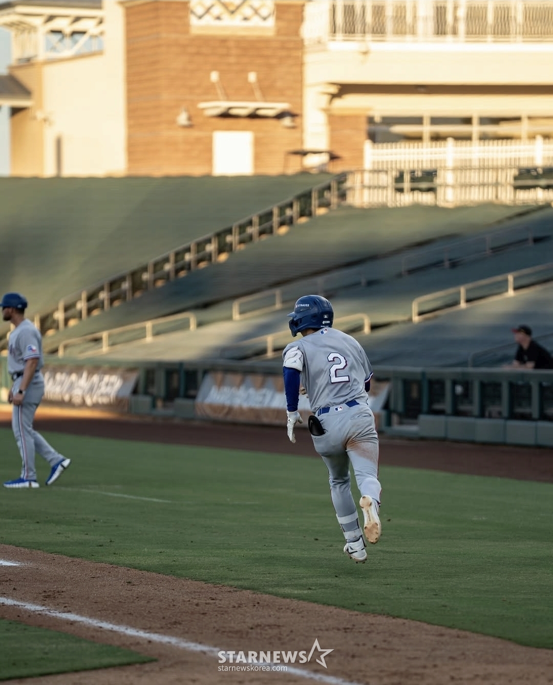 Kim Sung-jun of the ACL Rangers is running around the bases after hitting a home run. /Photo=Provided by Kim Sung-jun's representative