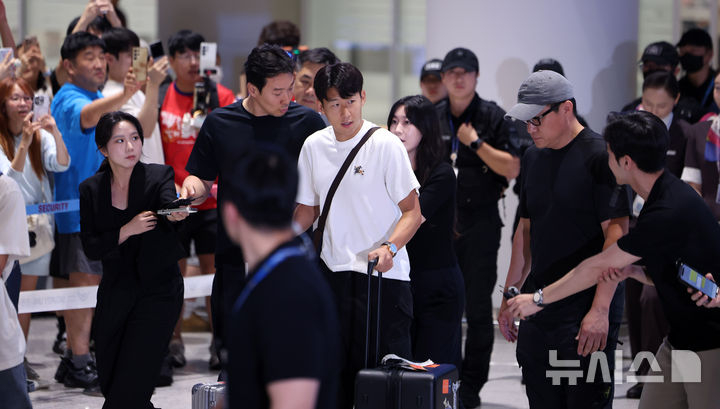 Son Heung-min returning home through Incheon International Airport. /Photo=NEWSIS