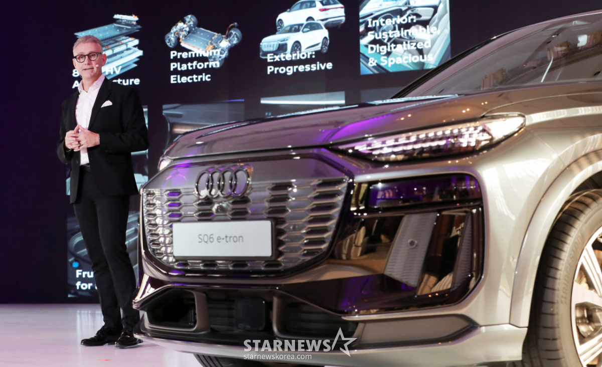 President Steve Clout attended the Audi Korea 2025 New Year Media Round Table held at the Shilla Hotel Yeongbin-gwan in Jung-gu, Seoul, on the 13th, where he introduced 'The New Audi Q6 e-tron.' Through this New Year Media Round Table event, President Clout personally announced this year's plans and vision. It is also reported that Audi aims to reverse last year's poor sales performance by launching 16 new models this year. /Photo=Lim Han-byul (MoneyS)